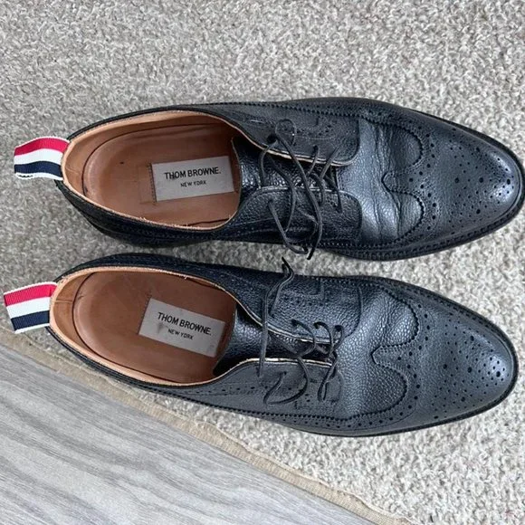 Classic Thom Brown black pebble grain longwing brogue with leather sole Pebble Grain Leather Sole Longwing Brogue | Thom Browne main image 2